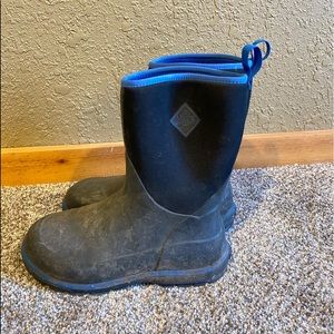 Women muck boots